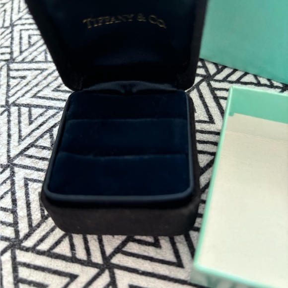 Tiffany authentic gift box with empty black Tiffany & Co. suede ring box w bag. - Picture 4 of 13